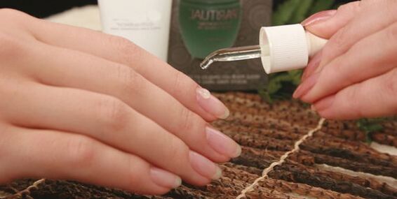 Nail fungus treatment with essential oils